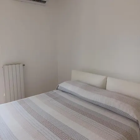 Airport And Sea Holiday home